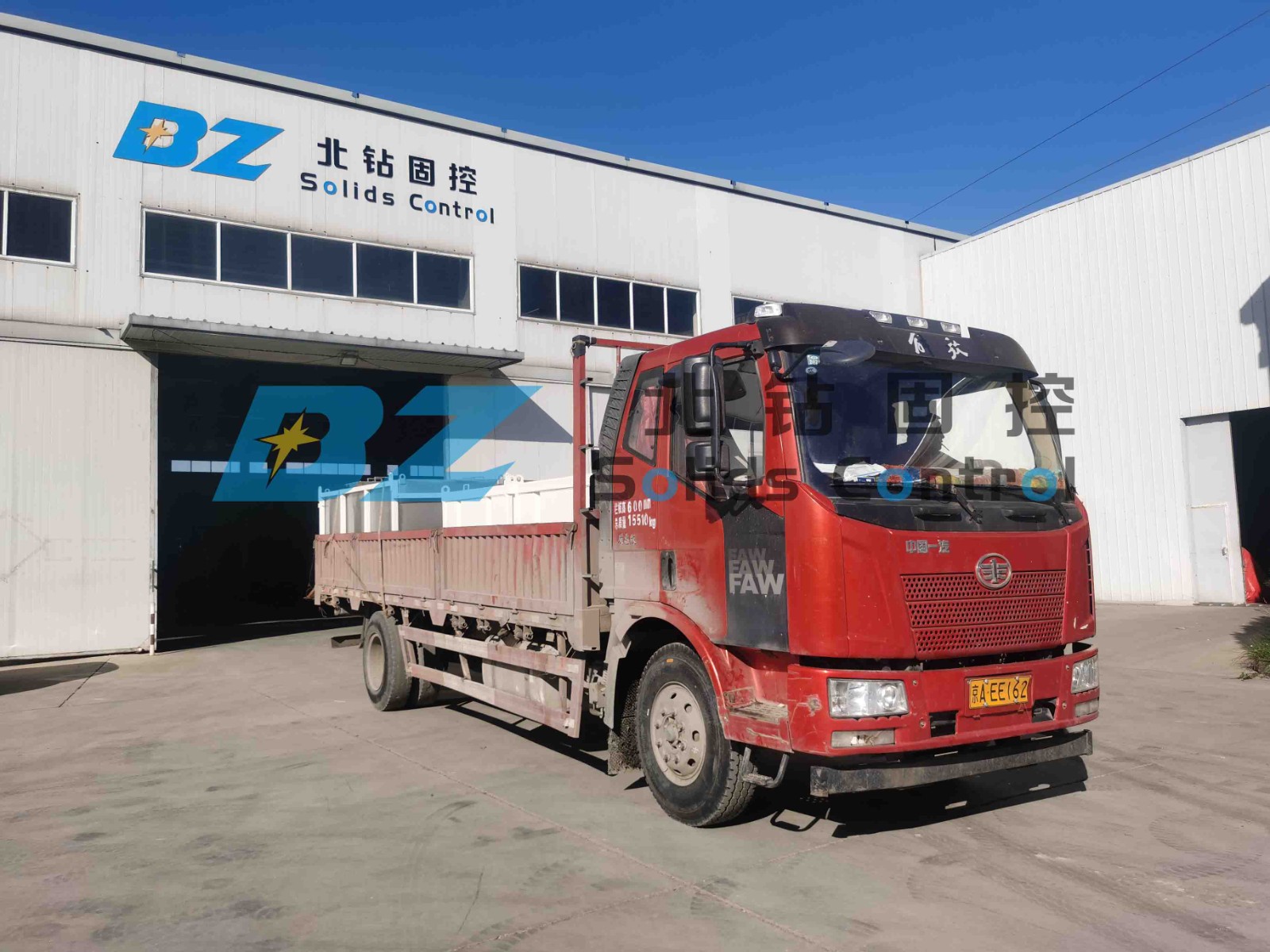 北鉆固控非標(biāo)罐體及負(fù)壓固體輸送機(jī)發(fā)往國內(nèi)各項目現(xiàn)場
